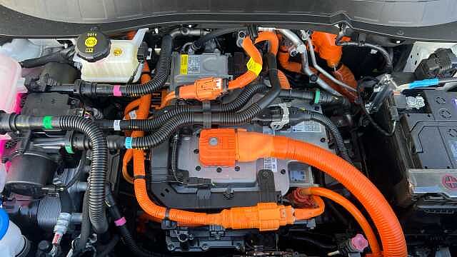 Hyundai INSTER Inster 5Dr HAT 85kW 2 49kWh Natural Ivory