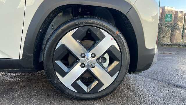 Hyundai INSTER Inster 5Dr HAT 85kW 2 49kWh Natural Ivory