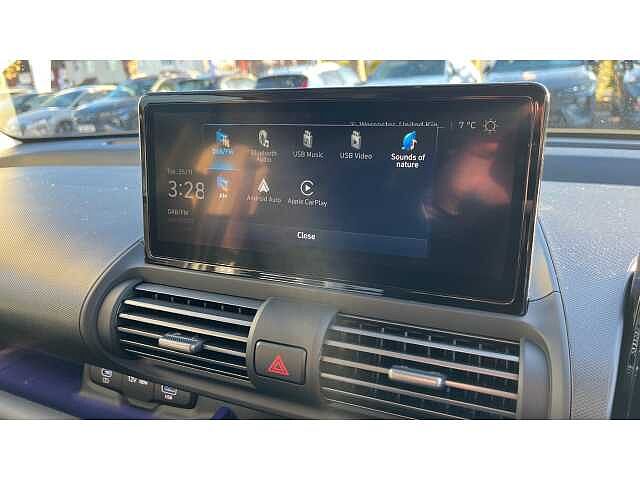 Hyundai INSTER Inster 5Dr HAT 85kW 2 49kWh Natural Ivory