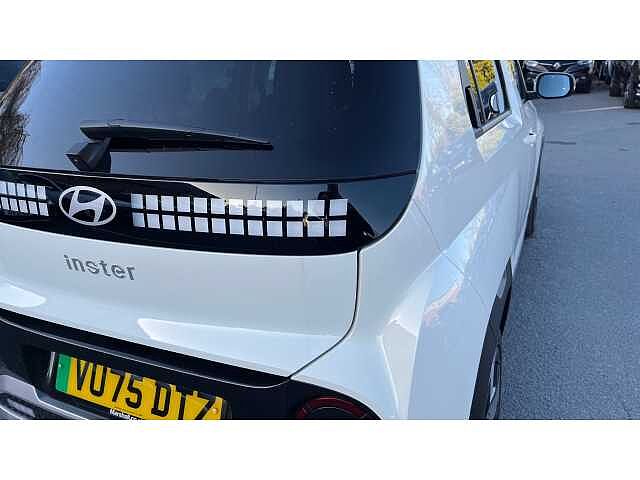 Hyundai INSTER Inster 5Dr HAT 85kW 2 49kWh Natural Ivory