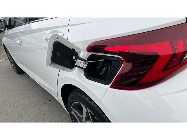 Hyundai I20 i20 5Dr HAT 1.0 T-gdi 100ps Premium DCT Atlas White