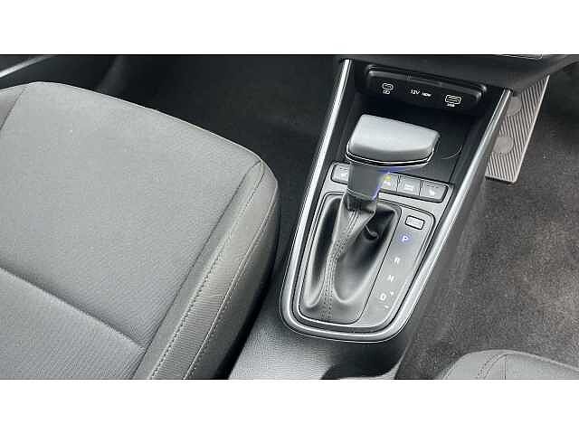Hyundai I20 i20 5Dr HAT 1.0 T-gdi 100ps Premium DCT Atlas White