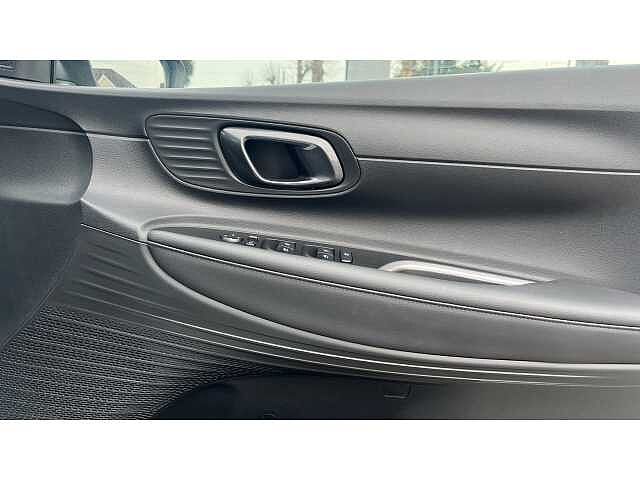 Hyundai I20 i20 5Dr HAT 1.0 T-gdi 100ps Premium DCT Atlas White