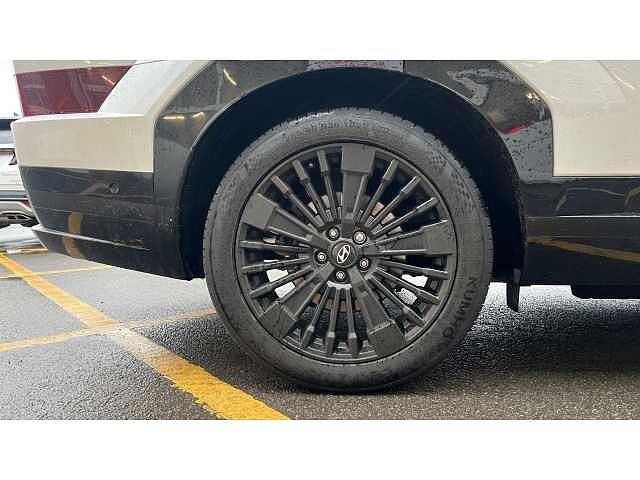 Hyundai SANTA FE SANTA FE 1.6 TGDi Hybrid Calligraphy 5dr 4WD Auto WHITE