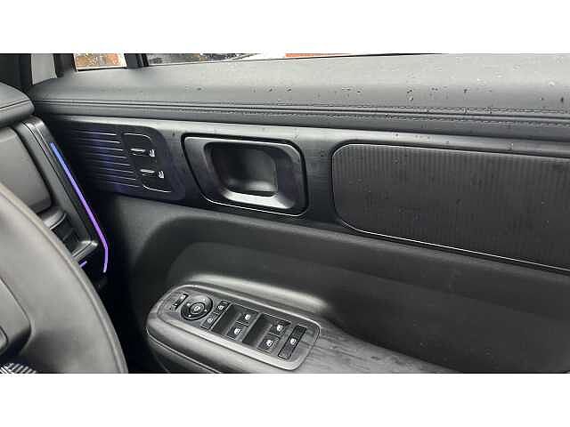 Hyundai SANTA FE SANTA FE 1.6 TGDi Hybrid Calligraphy 5dr 4WD Auto WHITE