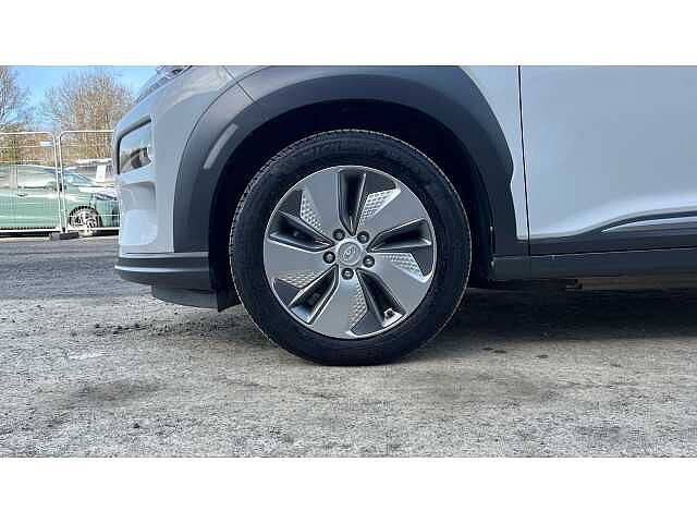 Hyundai KONA KONA 150kW Premium 64kWh 5dr Auto Chalk White