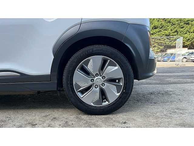 Hyundai KONA KONA 150kW Premium 64kWh 5dr Auto Chalk White