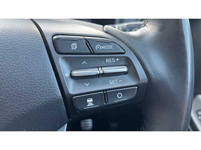 Hyundai KONA KONA 150kW Premium 64kWh 5dr Auto Chalk White