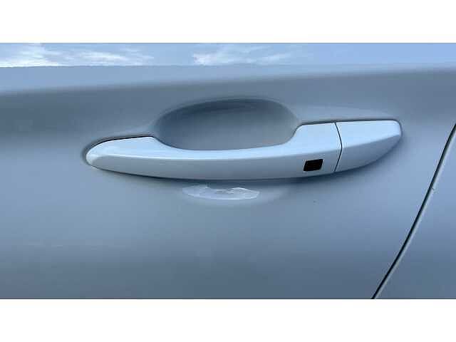 Hyundai KONA KONA 150kW Premium 64kWh 5dr Auto Chalk White