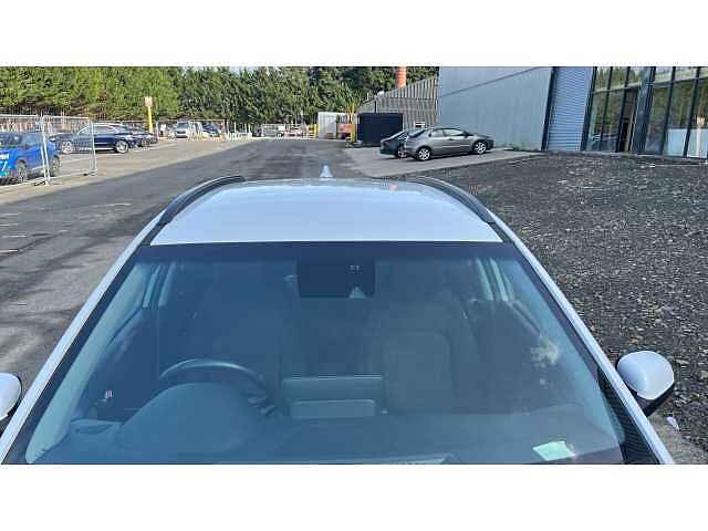 Hyundai KONA KONA 150kW Premium 64kWh 5dr Auto Chalk White