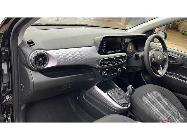 Hyundai I10 i10 5Dr HAT 1.0 MPi 63ps Premium NAV AU Phantom Black