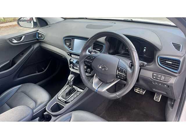 Hyundai IONIQ IONIQ 1.6 GDi Plug-in Hybrid Premium SE 5dr DCT White