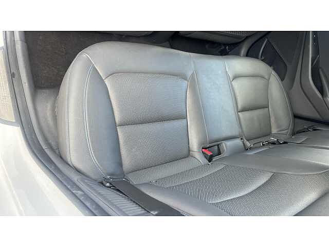 Hyundai IONIQ IONIQ 1.6 GDi Plug-in Hybrid Premium SE 5dr DCT White