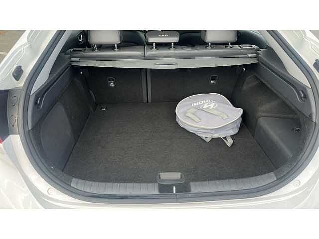 Hyundai IONIQ IONIQ 1.6 GDi Plug-in Hybrid Premium SE 5dr DCT White