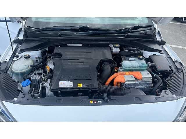 Hyundai IONIQ IONIQ 1.6 GDi Plug-in Hybrid Premium SE 5dr DCT White