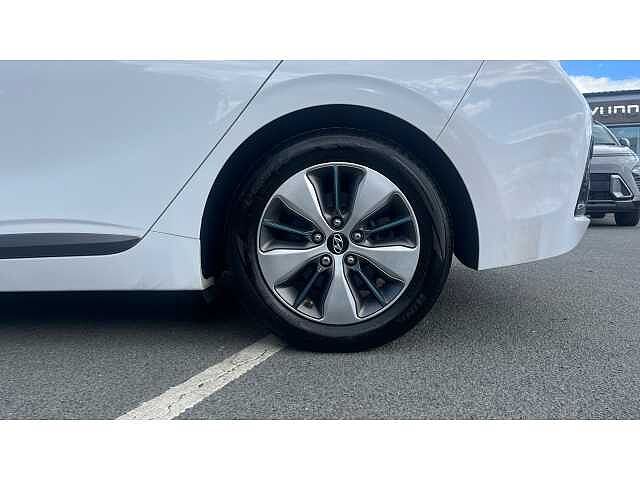 Hyundai IONIQ IONIQ 1.6 GDi Plug-in Hybrid Premium SE 5dr DCT White