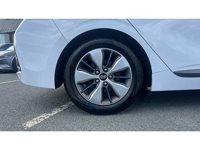 Hyundai IONIQ IONIQ 1.6 GDi Plug-in Hybrid Premium SE 5dr DCT White
