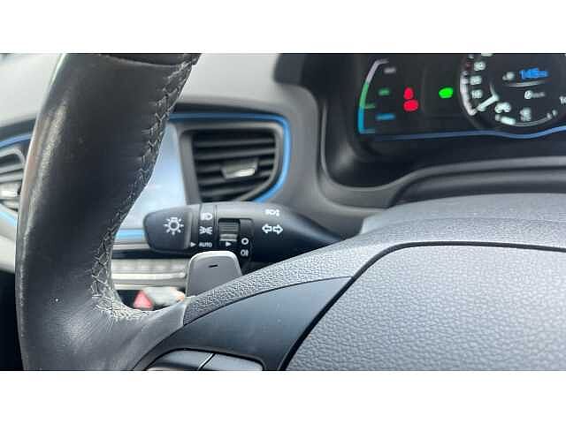 Hyundai IONIQ IONIQ 1.6 GDi Plug-in Hybrid Premium SE 5dr DCT White