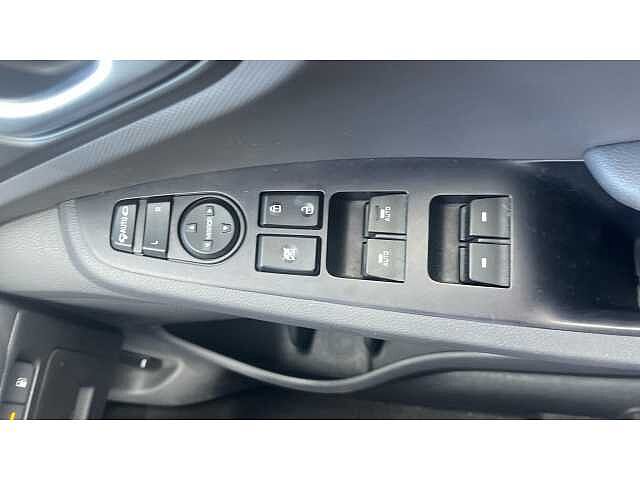 Hyundai IONIQ IONIQ 1.6 GDi Plug-in Hybrid Premium SE 5dr DCT White