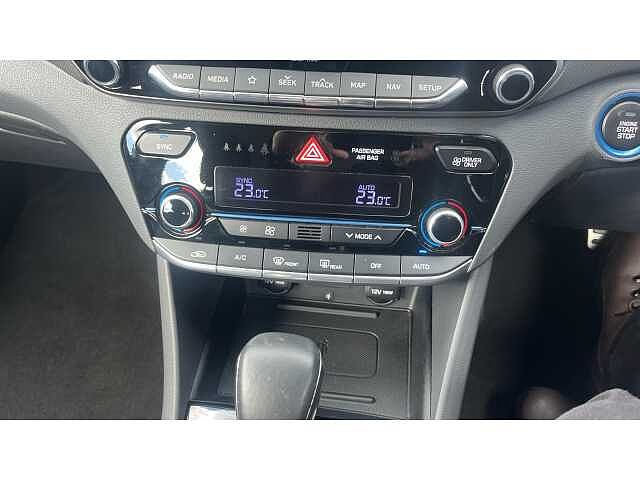 Hyundai IONIQ IONIQ 1.6 GDi Plug-in Hybrid Premium SE 5dr DCT White