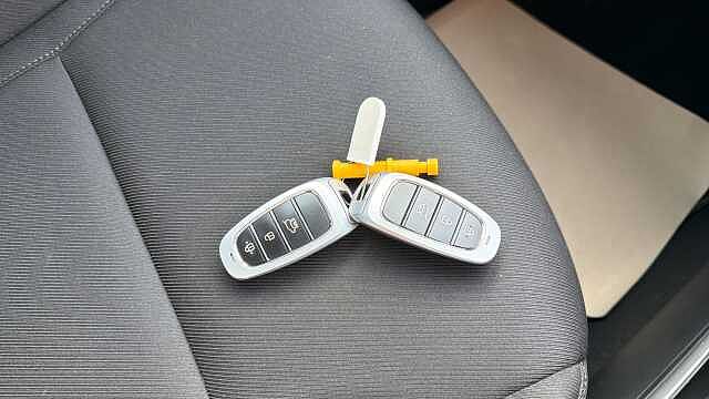 Hyundai TUCSON 1.6 TGDi Hybrid 230 Premium 5dr 2WD Auto Hybrid Estate Black