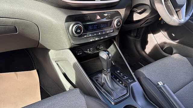 Hyundai TUCSON 1.6 TGDi 177 SE Nav 5dr 2WD DCT Petrol Estate White