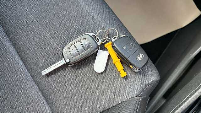 Hyundai TUCSON 1.6 TGDi 177 SE Nav 5dr 2WD DCT Petrol Estate White