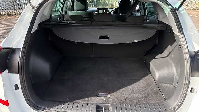 Hyundai TUCSON 1.6 TGDi 177 SE Nav 5dr 2WD DCT Petrol Estate White