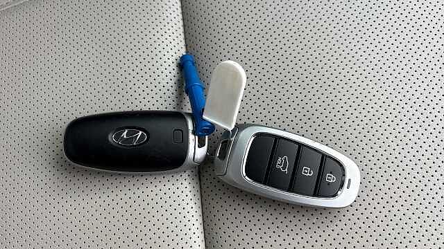 Hyundai TUCSON 1.6 TGDi 48V MHD 180 Ultimate 5dr 4WD DCT Petrol Estate Red