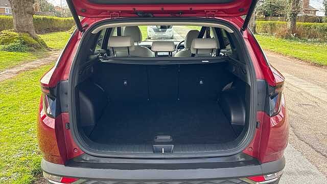 Hyundai TUCSON 1.6 TGDi 48V MHD 180 Ultimate 5dr 4WD DCT Petrol Estate Red