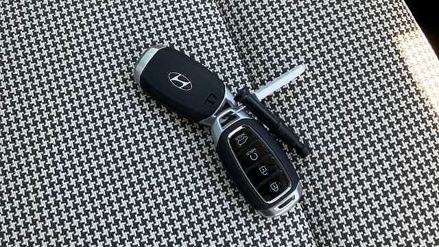 Hyundai INSTER 85kW 02 49kWh 5dr Auto Electric Hatchback Cream