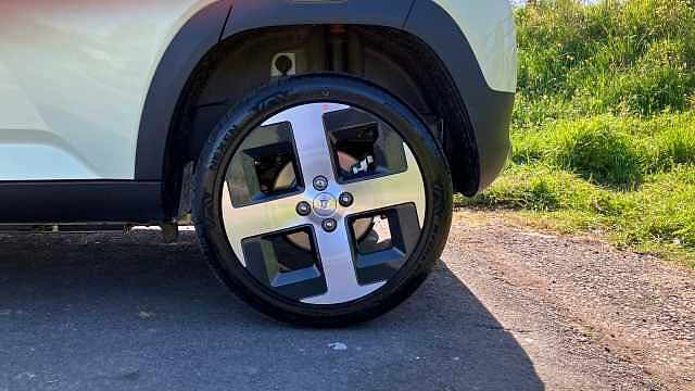 Hyundai INSTER 85kW 02 49kWh 5dr Auto Electric Hatchback Cream