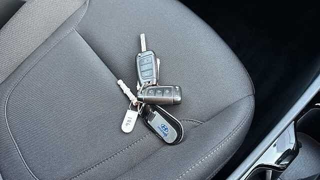 Hyundai TUCSON 1.6 TGDi 48V MHD SE Connect 5dr 2WD DCT Petrol Estate Black