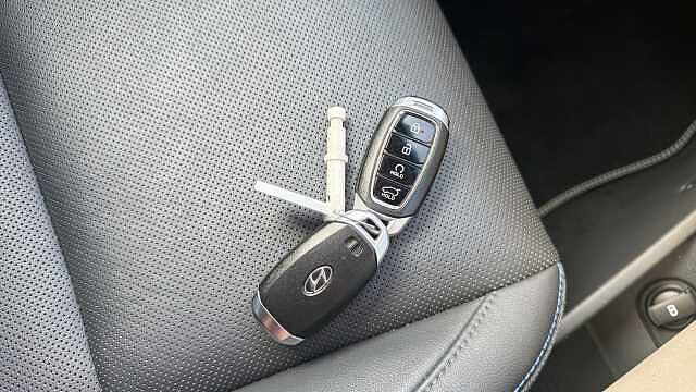 Hyundai KONA 150kW Ultimate 64kWh 5dr Auto Electric Hatchback Black