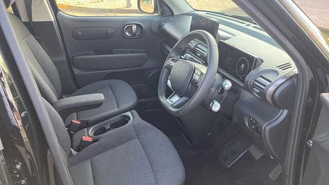 Hyundai INSTER 85kW 02 49kWh 5dr Auto Electric Hatchback Abyss Black - Pearl