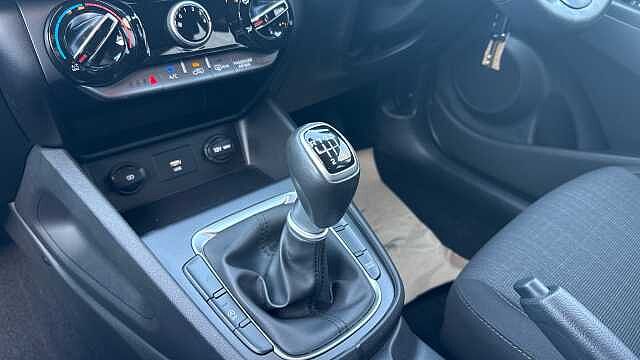 Hyundai KONA 1.0 TGDi 48V MHEV SE Connect 5dr Petrol Hatchback White