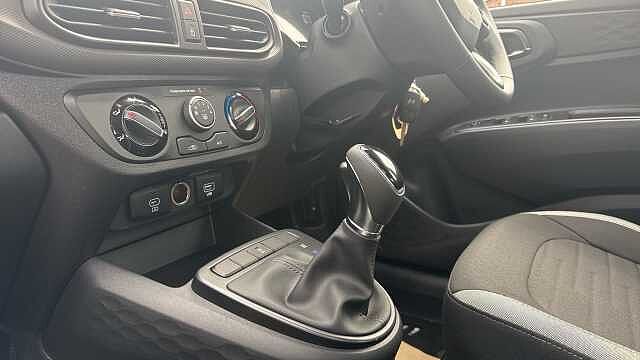 Hyundai I10 1.0 [63] Advance 5dr Auto [Nav] Petrol Hatchback Vibrant Blue - Pearl