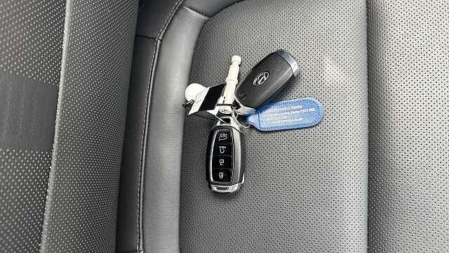 Hyundai KONA 150kW Ultimate 64kWh 5dr Auto Electric Hatchback White