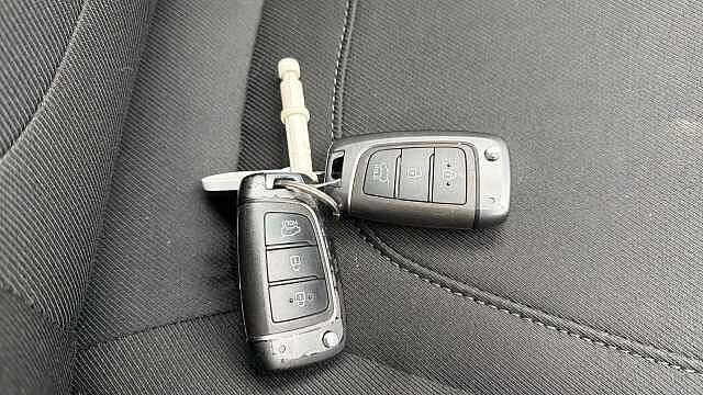 Hyundai TUCSON 1.6 TGDi Hybrid 230 SE Connect 5dr 2WD Auto Hybrid Estate White