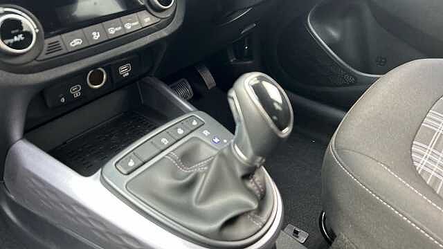 Hyundai I10 1.2 [79] Premium 5dr Auto [Nav] Petrol Hatchback White