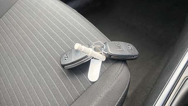 Hyundai I20 1.0T GDi 48V MHD SE Connect 5dr DCT Petrol Hatchback Black