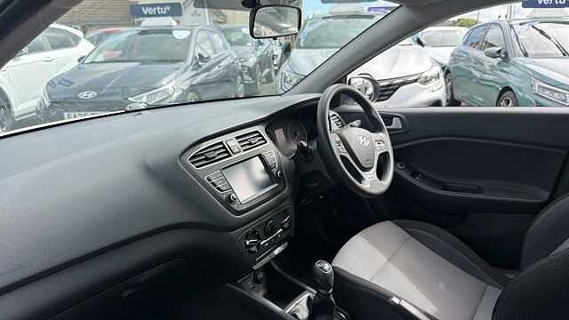 Hyundai I20 1.2 MPi S Connect 5dr Petrol Hatchback White