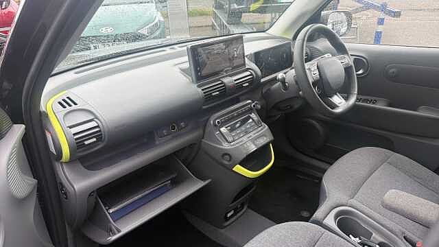 Hyundai INSTER 85kW Cross 49kWh 5dr Auto Electric Hatchback Black