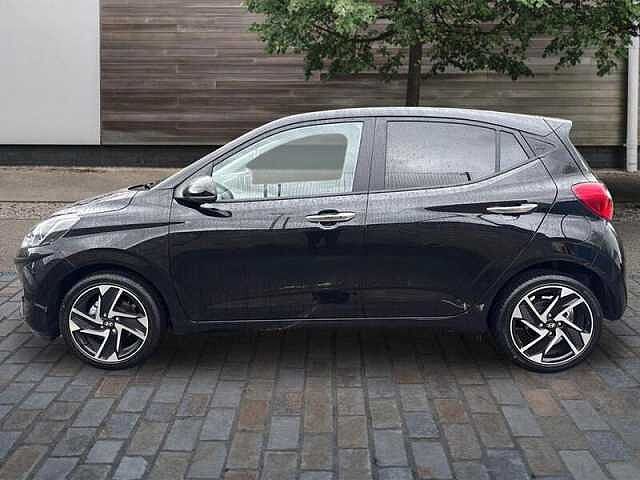 Hyundai i10 1.2 Premium Hatchback 5dr Petrol Auto Euro 6 (s/s) (79 ps)