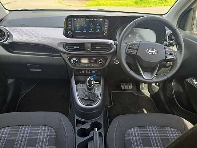 Hyundai i10 1.2 Premium Hatchback 5dr Petrol Auto Euro 6 (s/s) (79 ps)