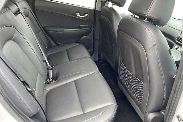 Hyundai Kona 64kWh Ultimate SUV 5dr Electric Auto (10.5kW Charger) (204 ps)