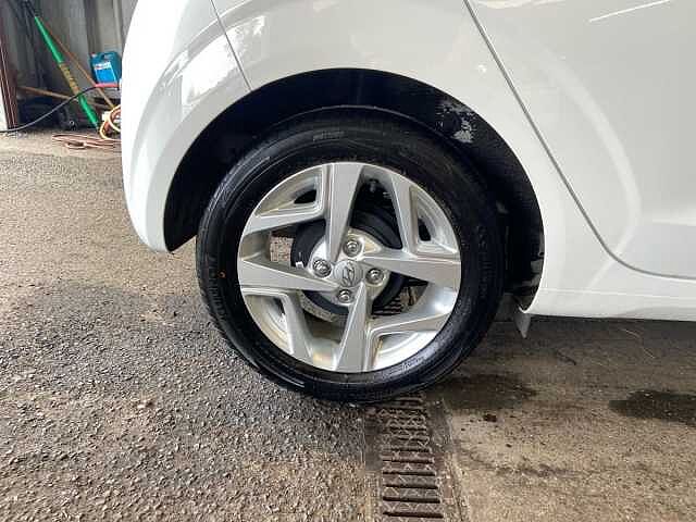 Hyundai I10 1.0 SE Connect Hatchback 5dr Petrol Manual Euro 6 (s/s) (67 ps) Atlas White