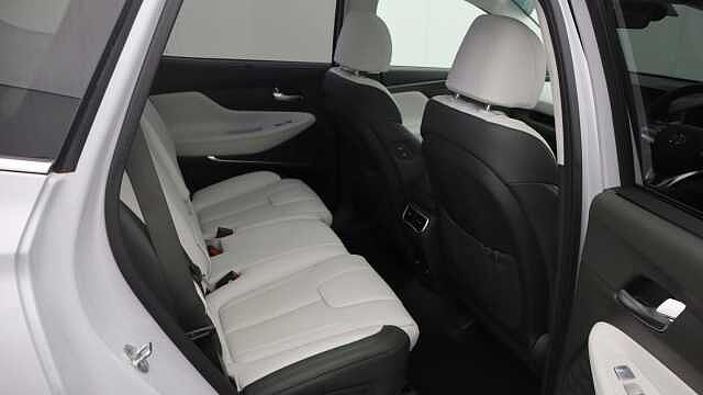 Hyundai SANTA FE 2.2 CRDi Ultimate SUV 5dr Diesel DCT 4WD Euro 6 (s/s) (193 ps) White