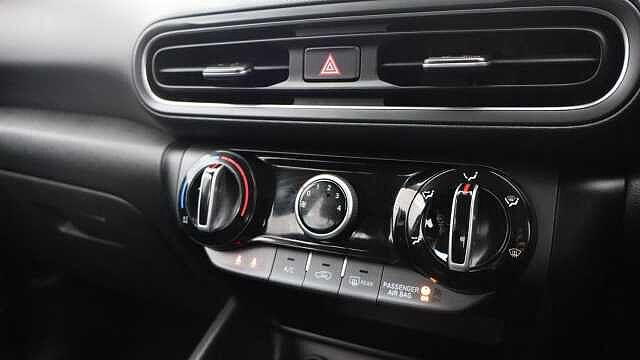 Hyundai KONA 1.0 T-GDi MHEV SE Connect SUV 5dr Petrol Hybrid Manual Euro 6 (s/s) (120 ps) Black