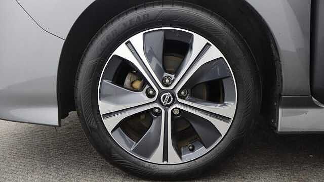 Nissan Leaf 40kWh Tekna Hatchback 5dr Electric Auto (150 ps)